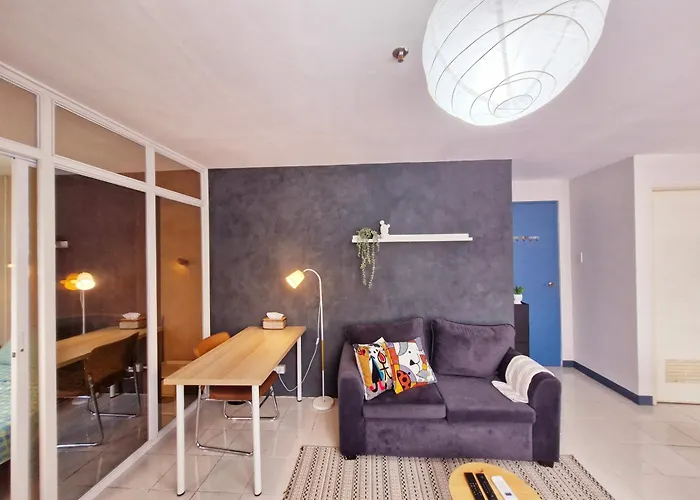 Vibrant Spacious Near Sm East Nu Medical 아파트