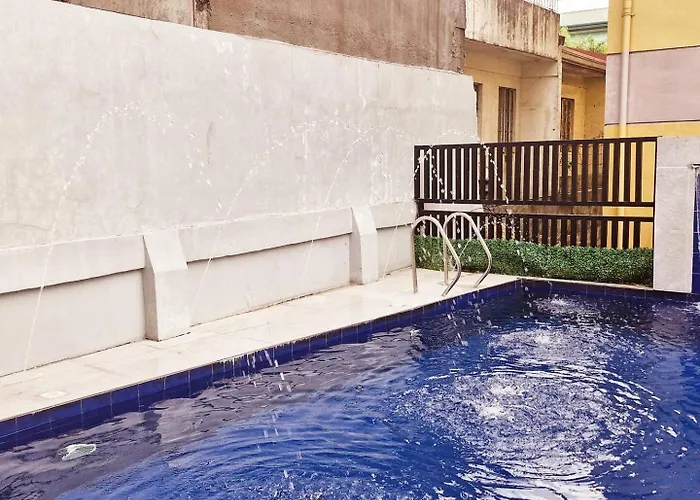 Apartment Vibrant Spacious Near Sm East Nu Medical Manila